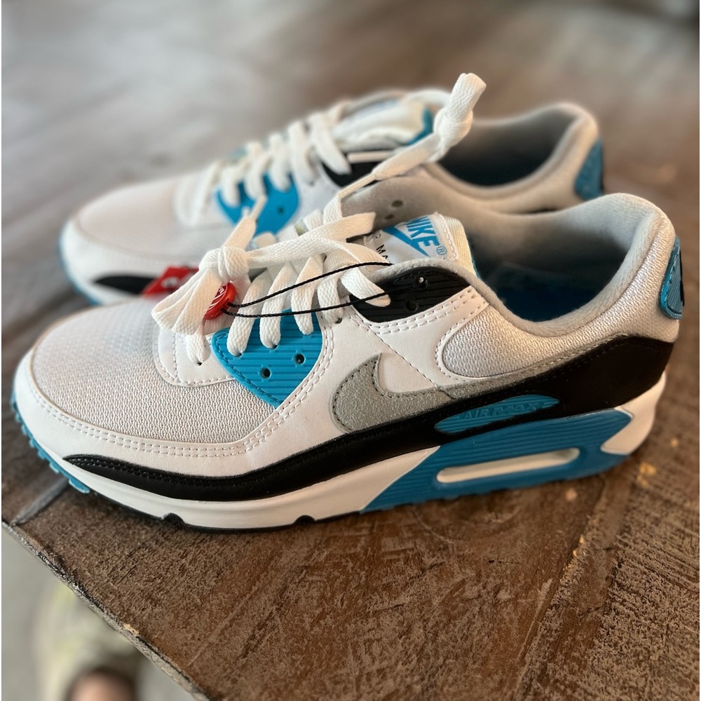 Nike Air Max, men’s size 8.5, women’s 10